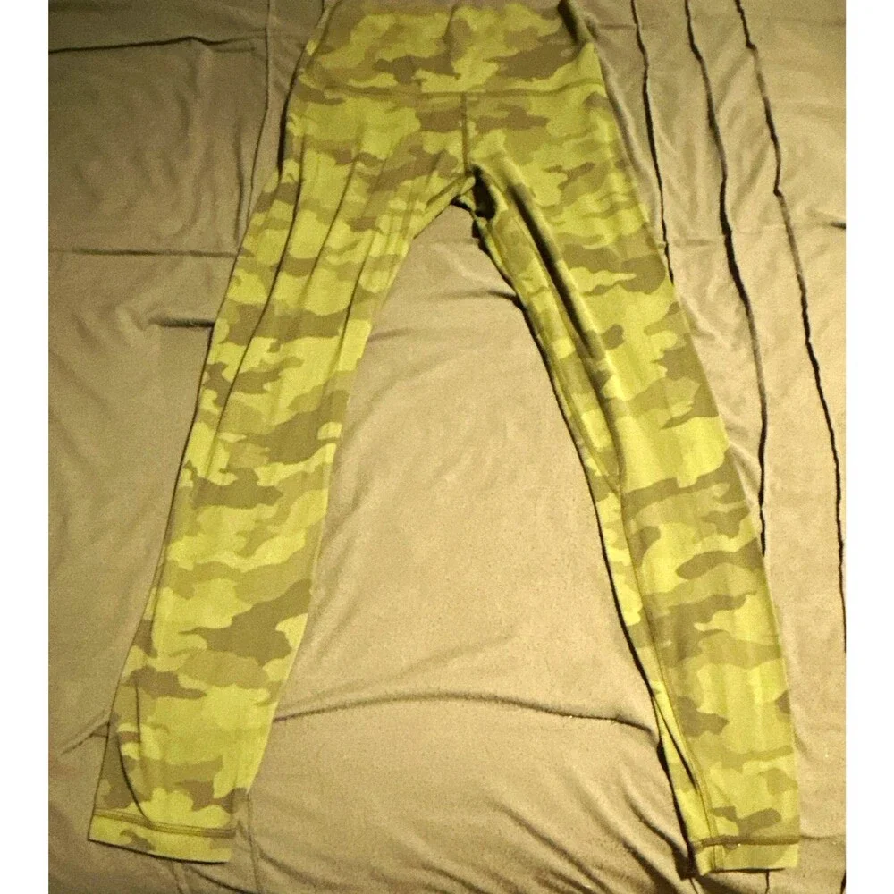 Lululemon Women’s Green Camouflage Ankle Leggings Size 4 Logo Accent